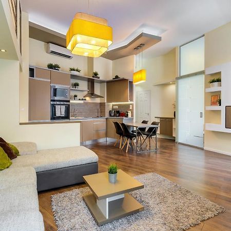 Spacious & Stylish Apartment In Downtown Budapeste Exterior foto