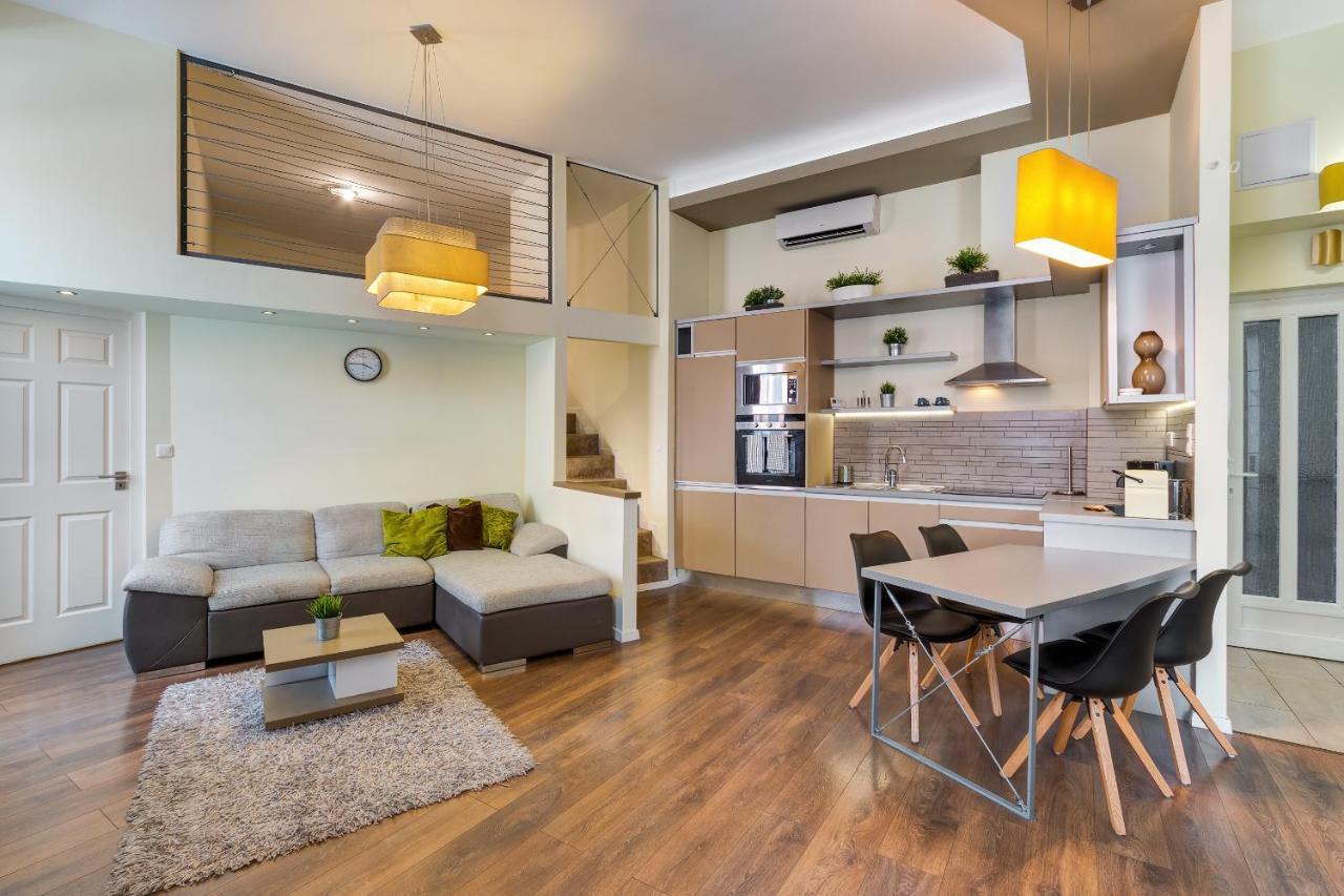 Spacious & Stylish Apartment In Downtown Budapeste Exterior foto