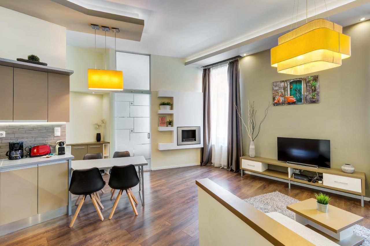 Spacious & Stylish Apartment In Downtown Budapeste Exterior foto