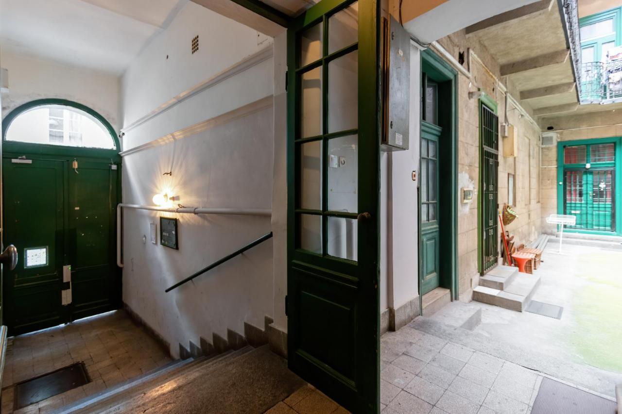Spacious & Stylish Apartment In Downtown Budapeste Exterior foto