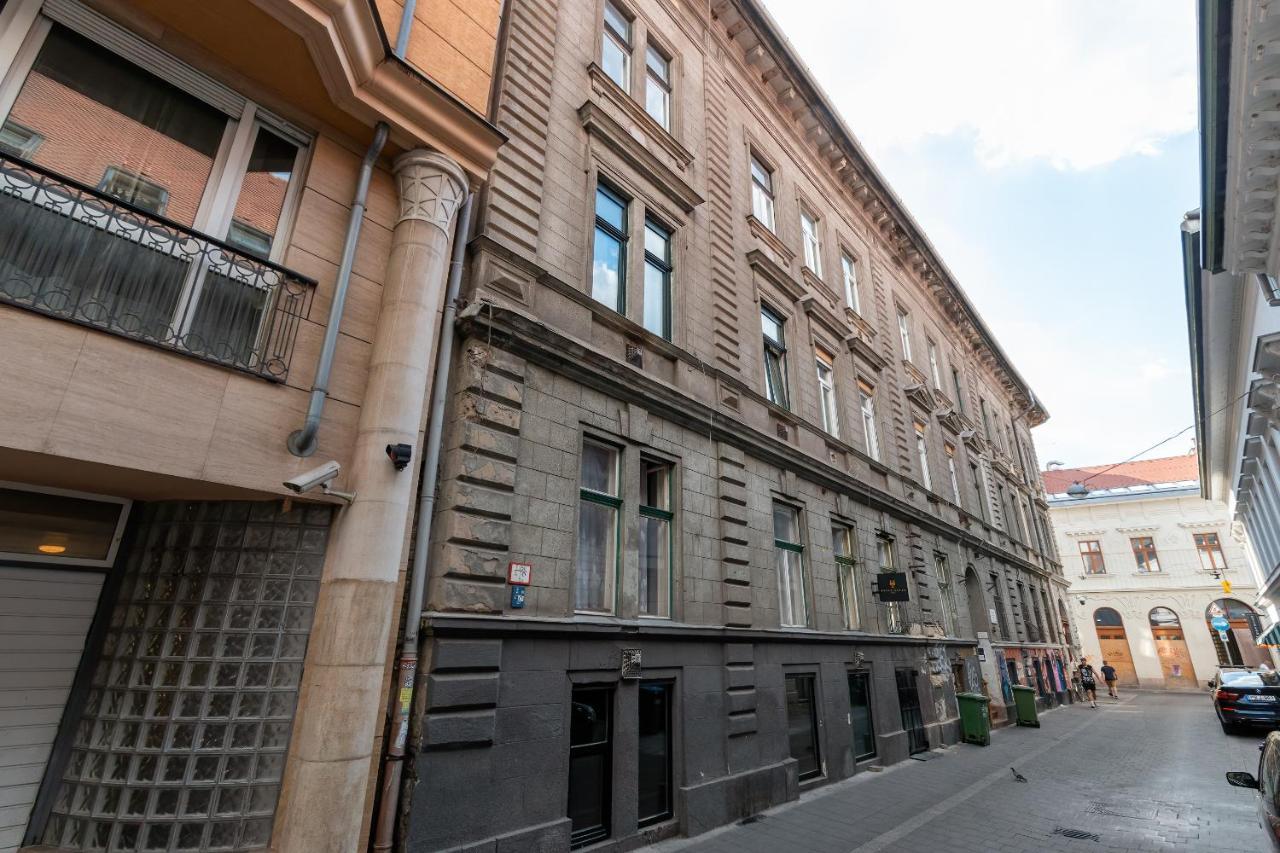 Spacious & Stylish Apartment In Downtown Budapeste Exterior foto