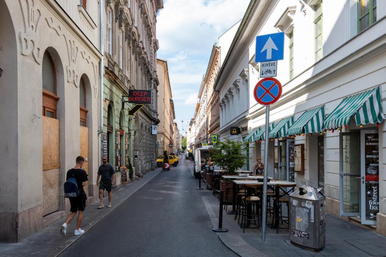 Spacious & Stylish Apartment In Downtown Budapeste Exterior foto