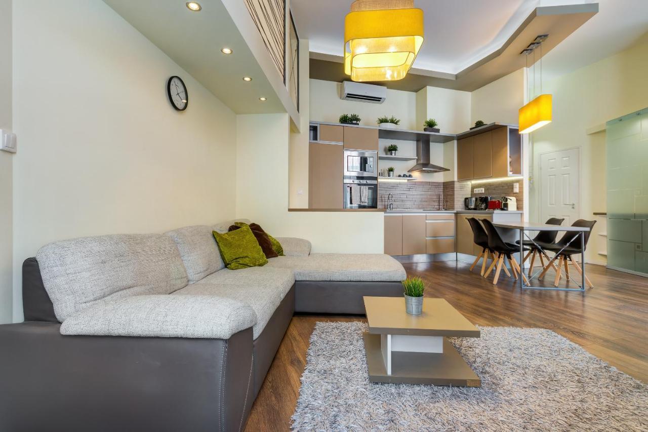 Spacious & Stylish Apartment In Downtown Budapeste Exterior foto