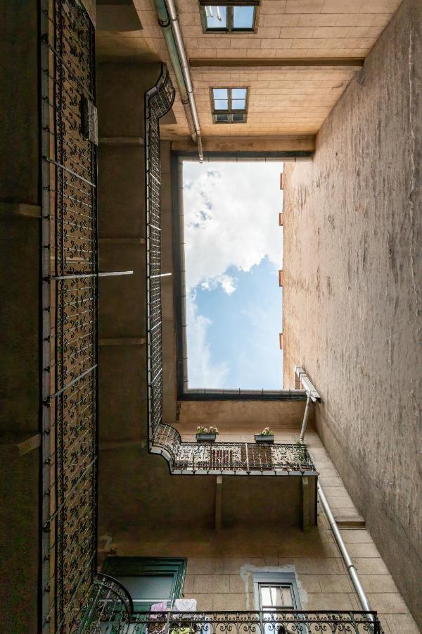 Spacious & Stylish Apartment In Downtown Budapeste Exterior foto